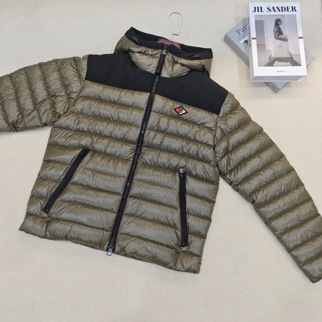 99新 BURBERRY/博柏利 羽绒服外套军绿色