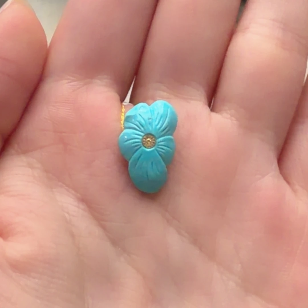 绿松石未镶嵌颈饰