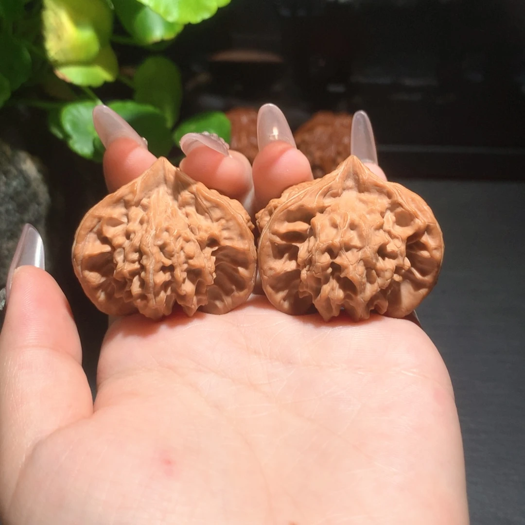 文玩核桃吊坠盘山三棱正奔021305