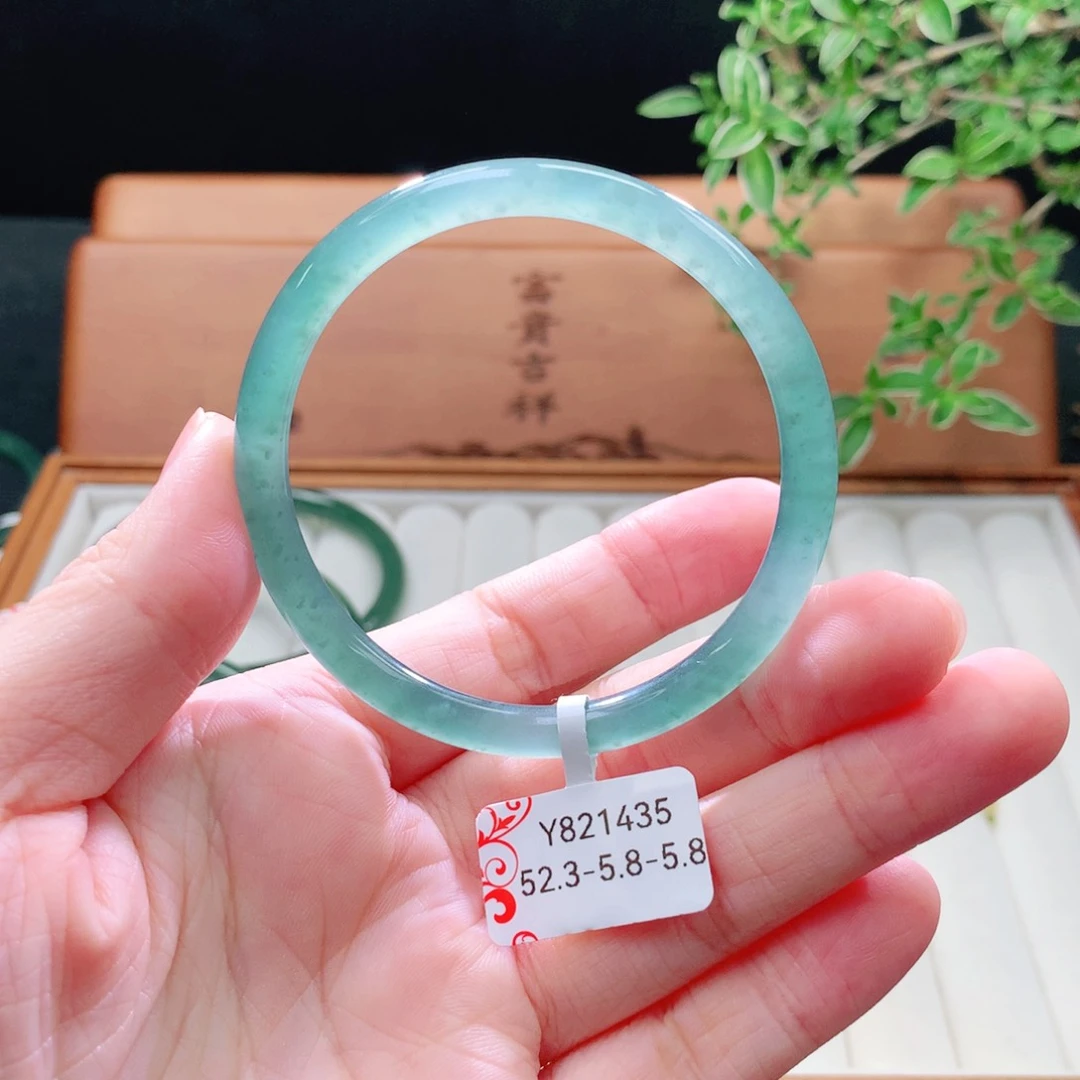 未镶嵌手镯（圆镯）翡翠