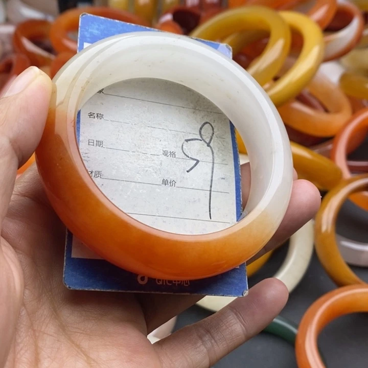 未镶嵌手镯石英质玉