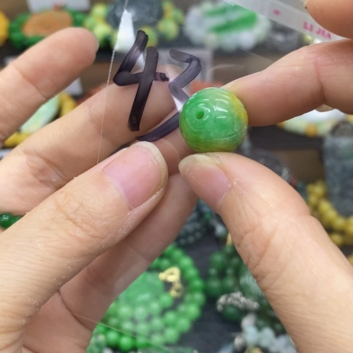拉***王翡翠未镶嵌颈饰单珠43