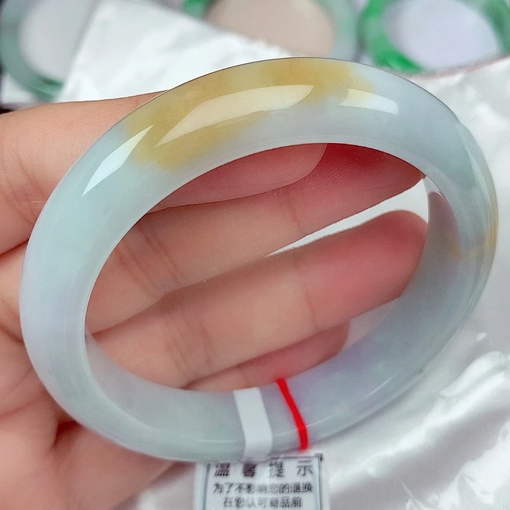 翡翠未镶嵌手镯61～62飘黄翡大口径手镯