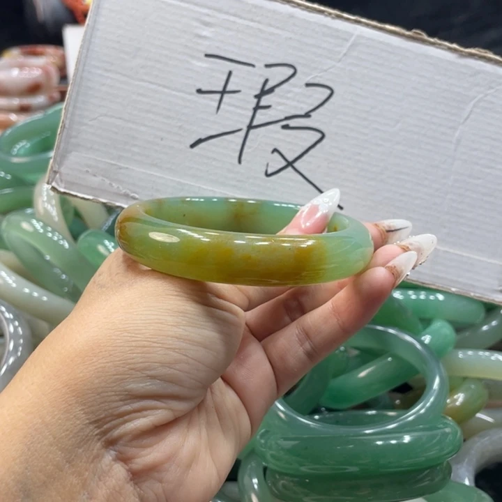 自***信石英质玉钛钢珠宝奇石
