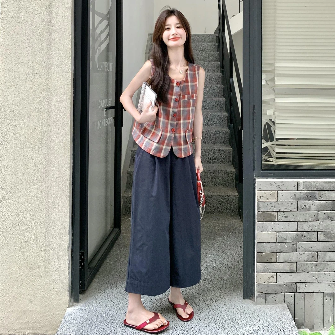 温柔系穿搭休闲格子马甲套装女夏新款藏青色显瘦九分阔腿裤两件套