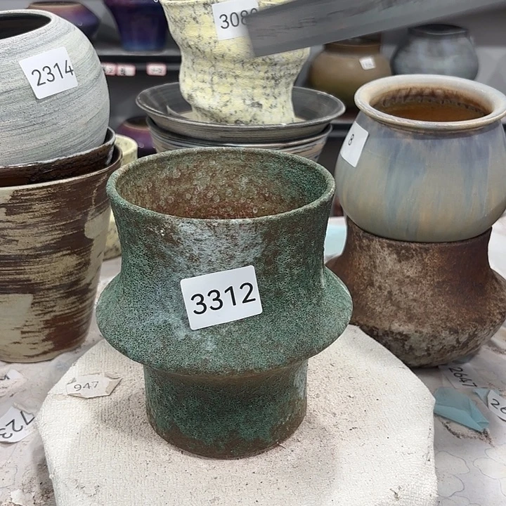宝***儿摆件高17，口12，有孔3312