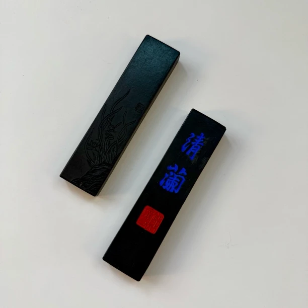 无上斋 老徽墨超细油烟清阑 1两 微瑕