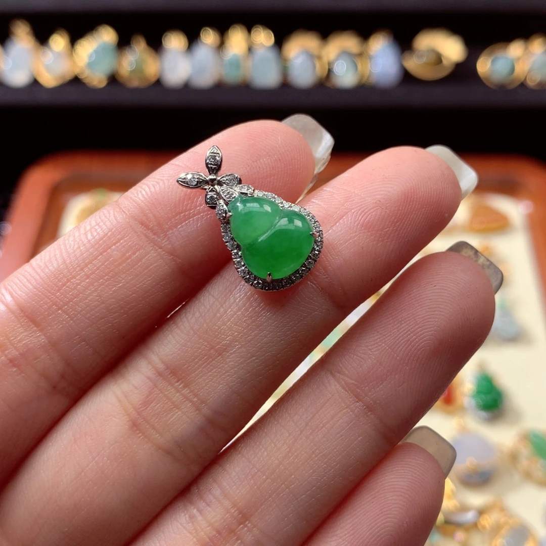 翡翠颈饰18K金镶嵌安*翡翠