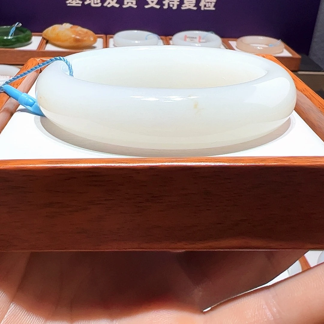 和田玉手镯未镶嵌50