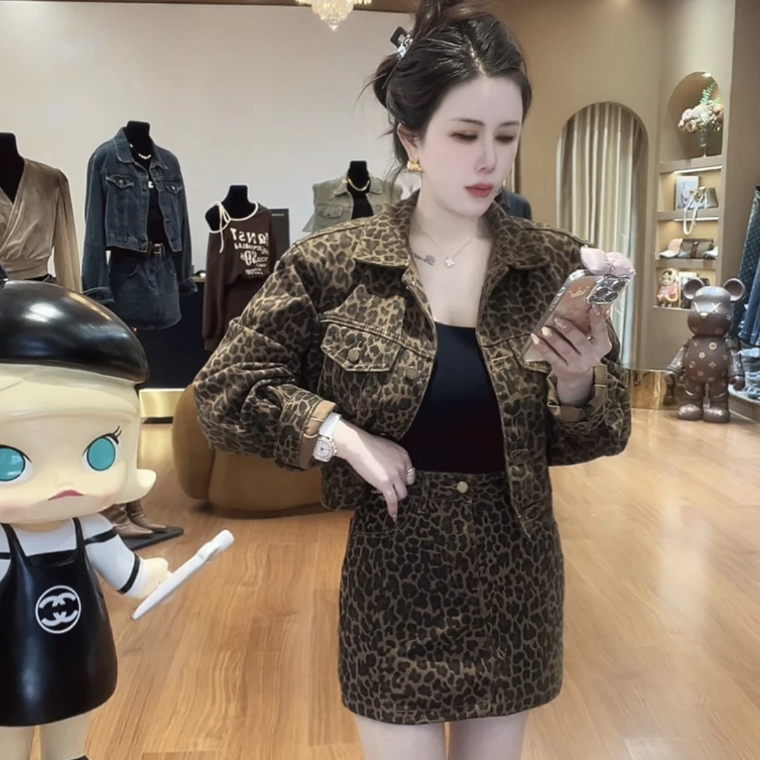 婷子-VIP•订制款洋气牛仔外套➕短裙套装（8-80139）