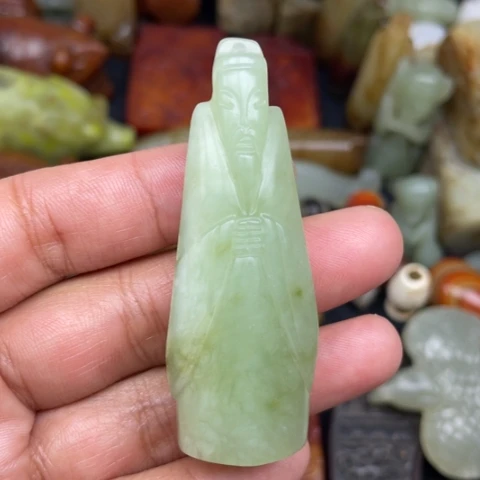 蛇纹石玉未镶嵌颈饰5