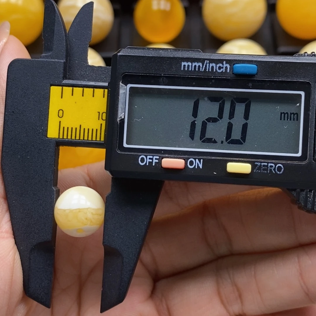 蜜蜡未镶嵌珠宝奇石