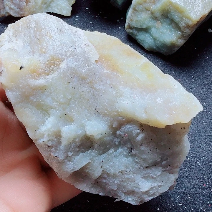 未镶嵌和田玉（糖玉）珠宝半成品