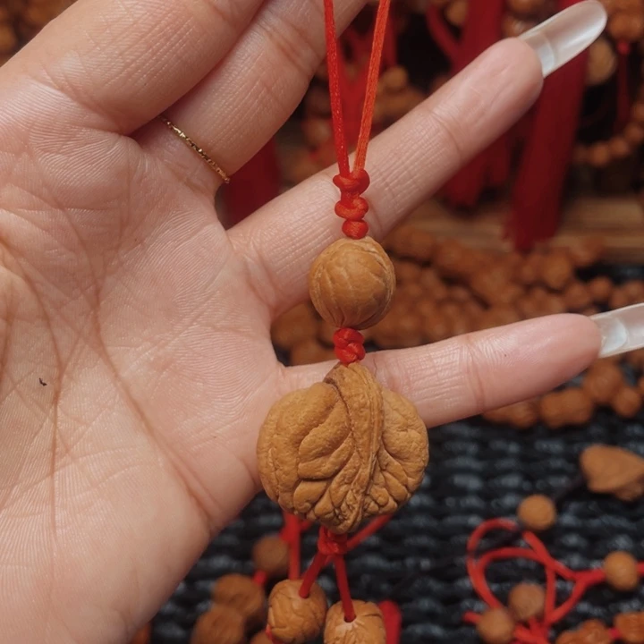 木质类龙纹桃枭挂件