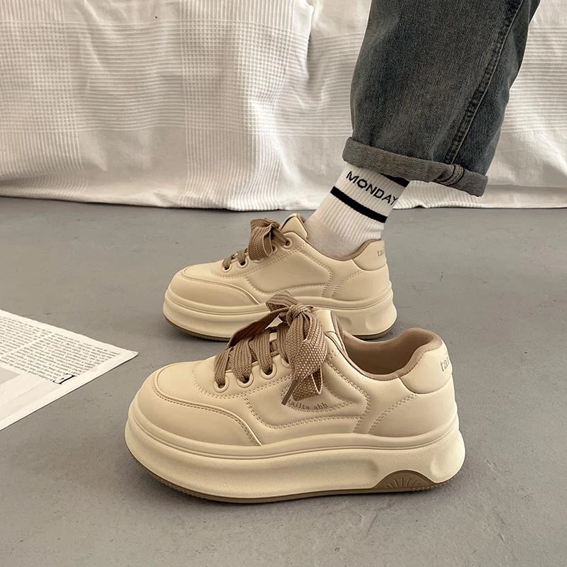 爆款百搭厚底小白鞋女春夏季舒适增高板鞋2025新款休闲运动面包鞋