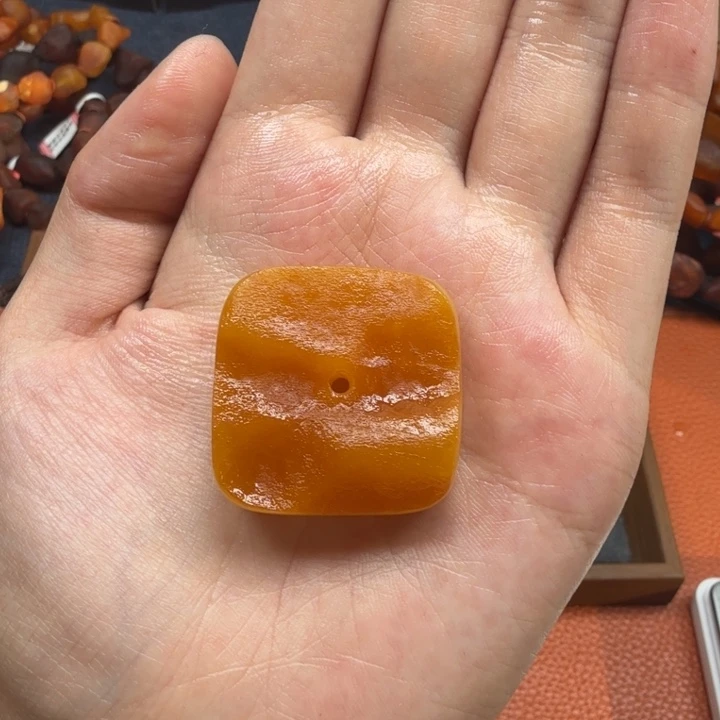 蜜蜡未镶嵌吊坠(赠链)