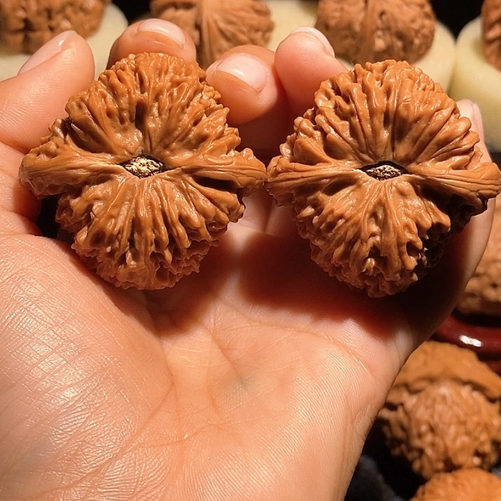 文玩核桃把件麦****曼44南疆石