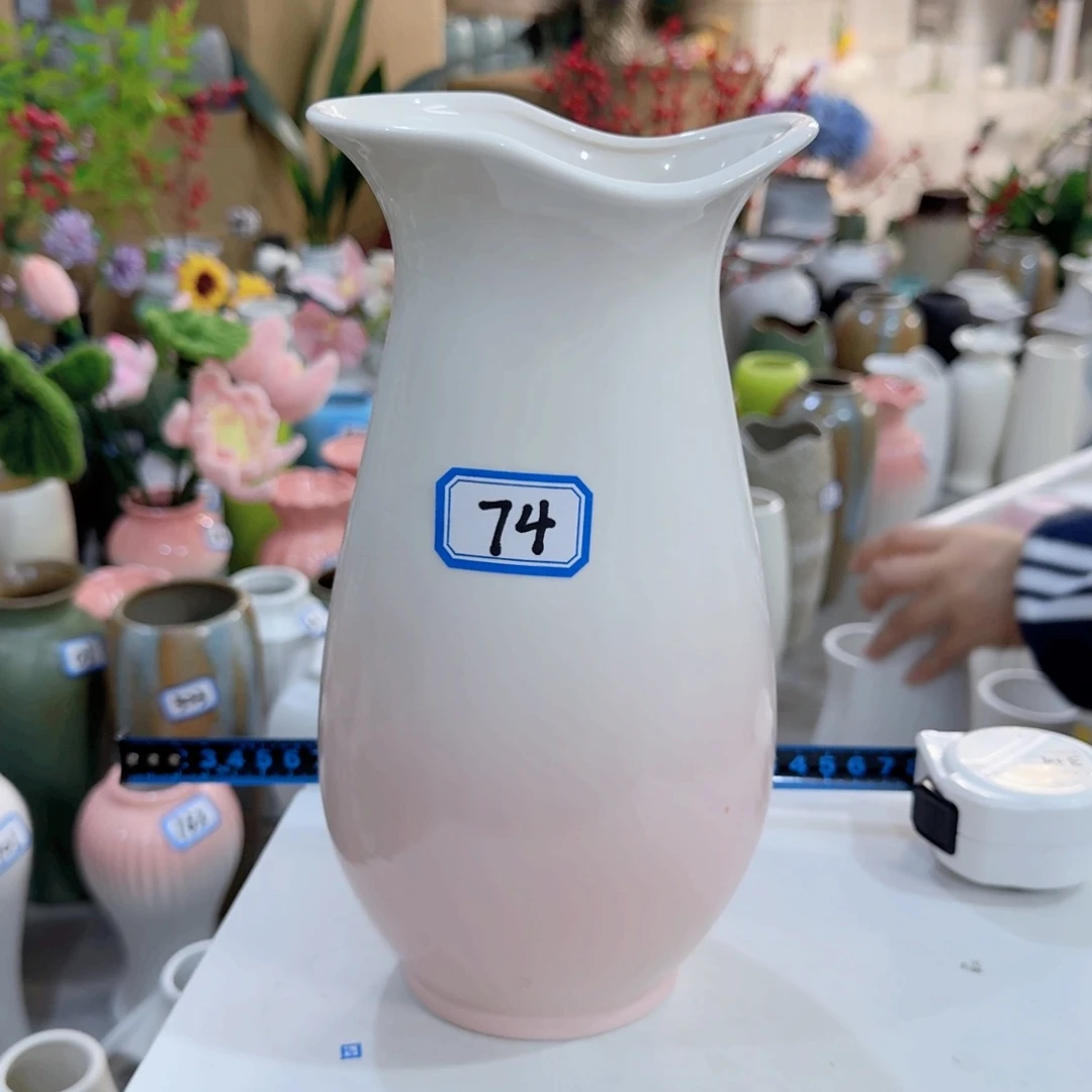 74号陶瓷高24厘米微瑕一个