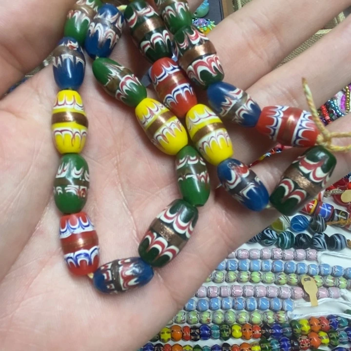 颈饰琉璃西亚洒金羽毛桶珠 4元一颗