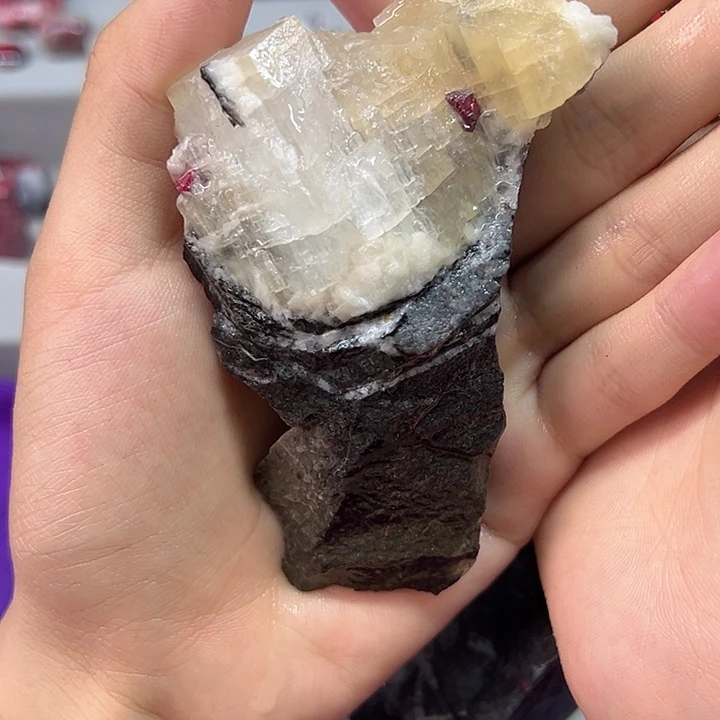 天然辰砂马仙溪毛料