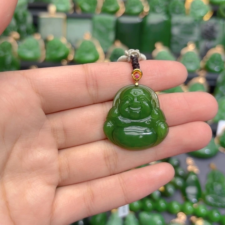 颈饰18K金镶嵌和田玉（碧玉）