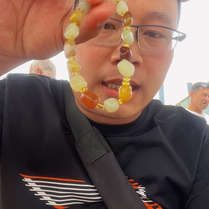 和田玉（糖玉）未镶嵌挂件拉*哥