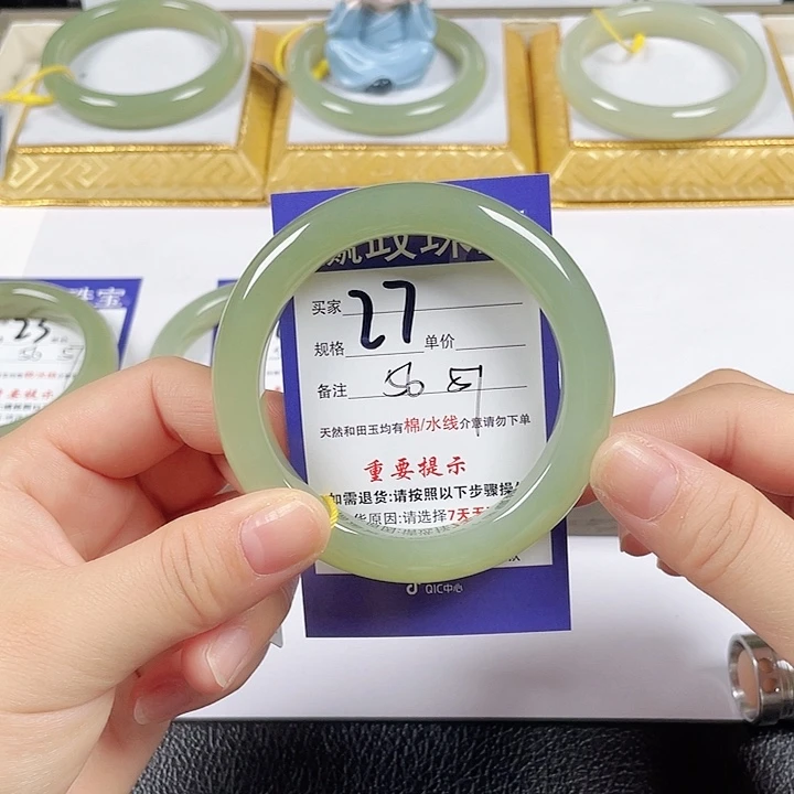 和田玉未镶嵌手镯