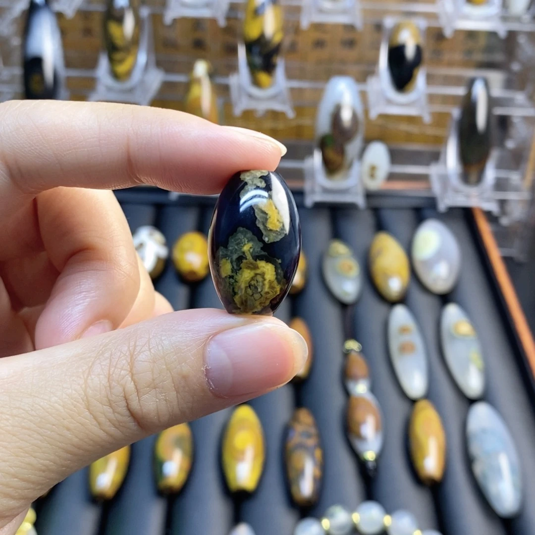 玛瑙/玉髓颈饰未镶嵌豆****瓣