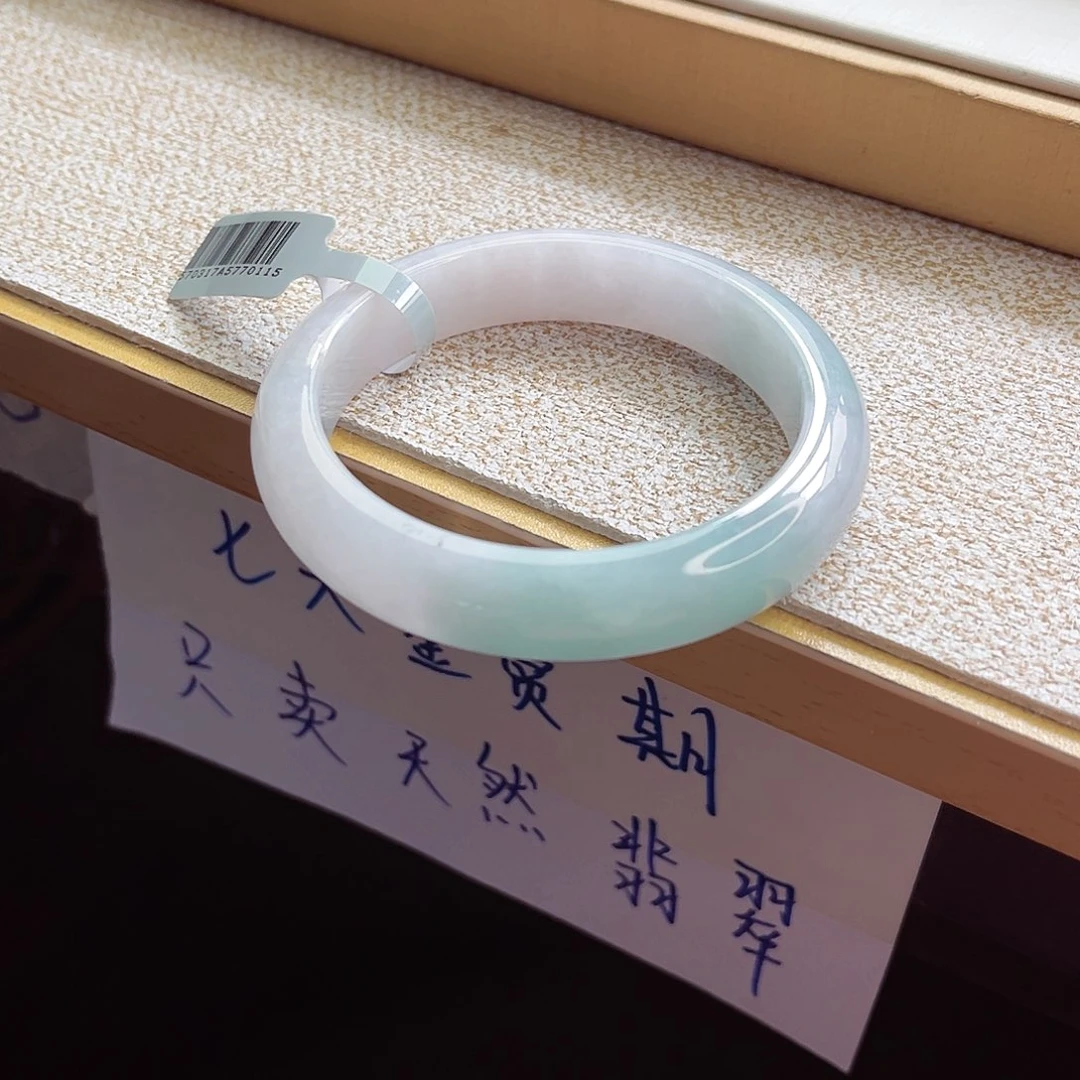 翡翠手镯未镶嵌手镯