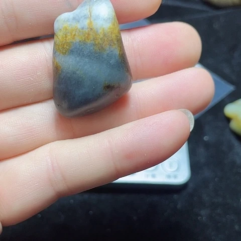 颈饰未镶嵌和田玉（糖玉）