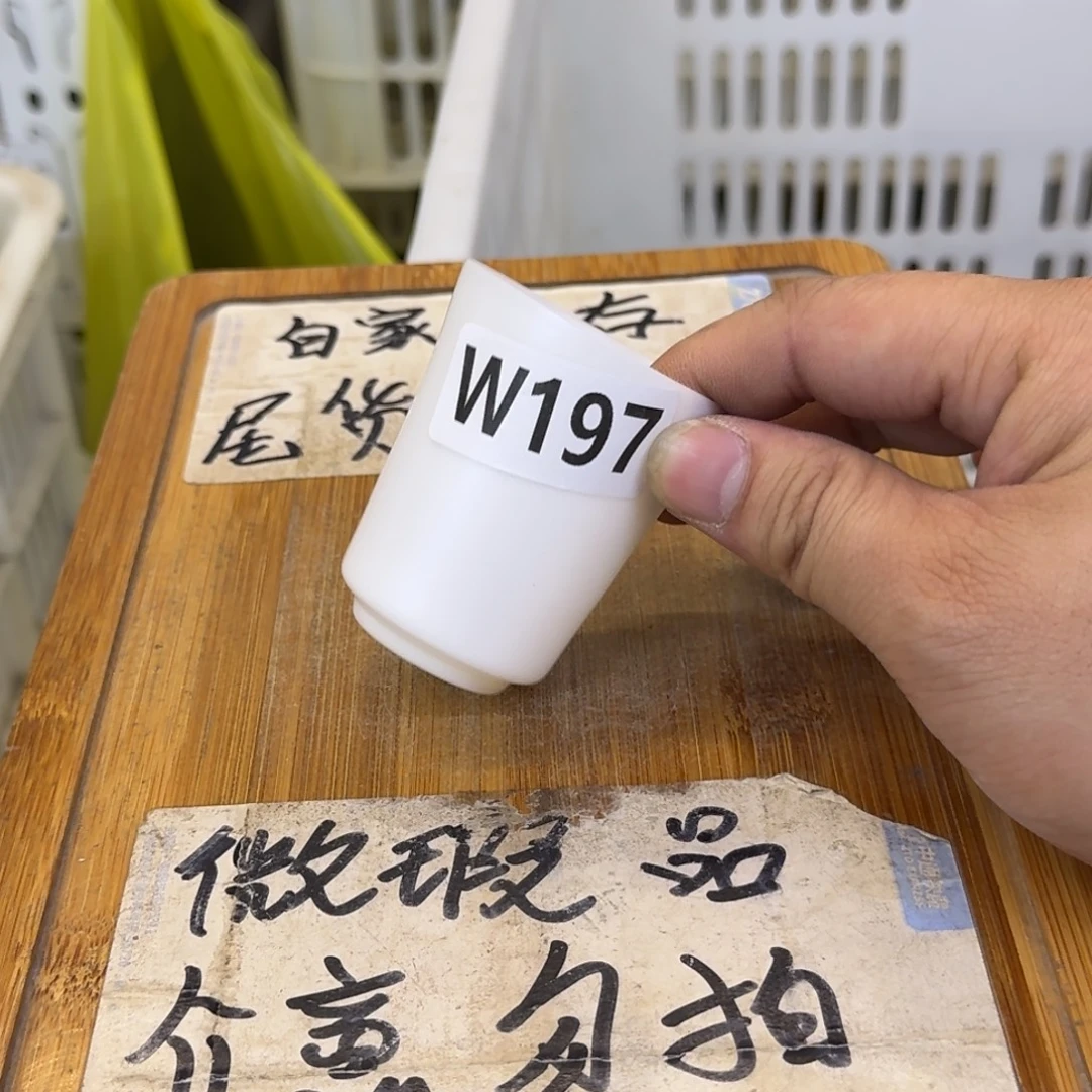 微瑕疵介意勿拍陶瓷器皿X590