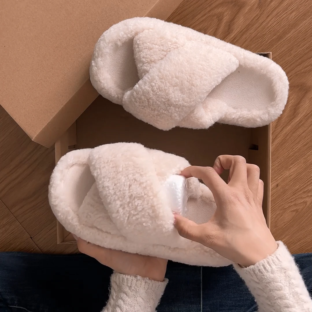 简约温柔厚底毛毛拖鞋女外穿2025新款秋季百搭居家毛绒一字棉拖鞋