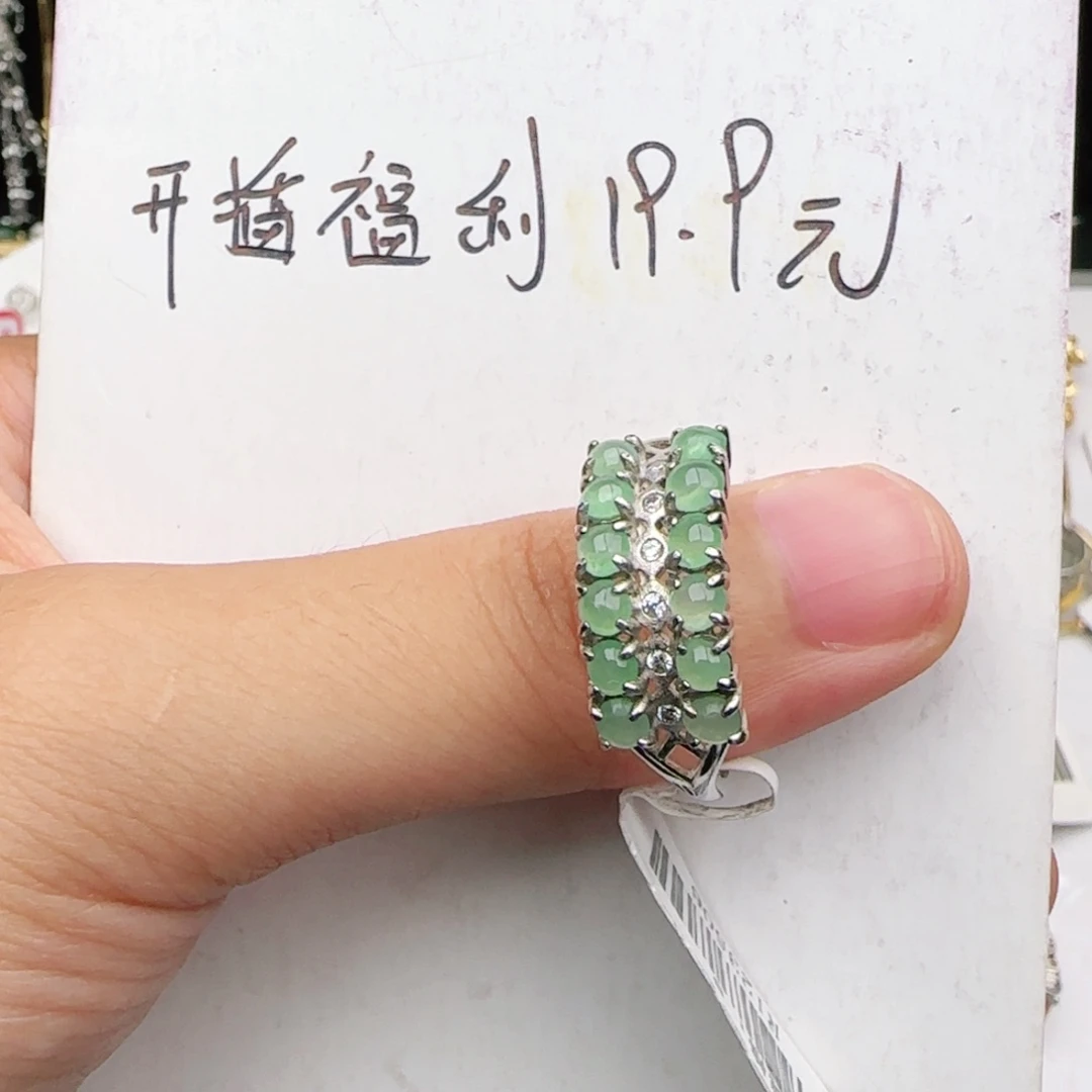 翡翠戒指银S925镶嵌胖****的戒指