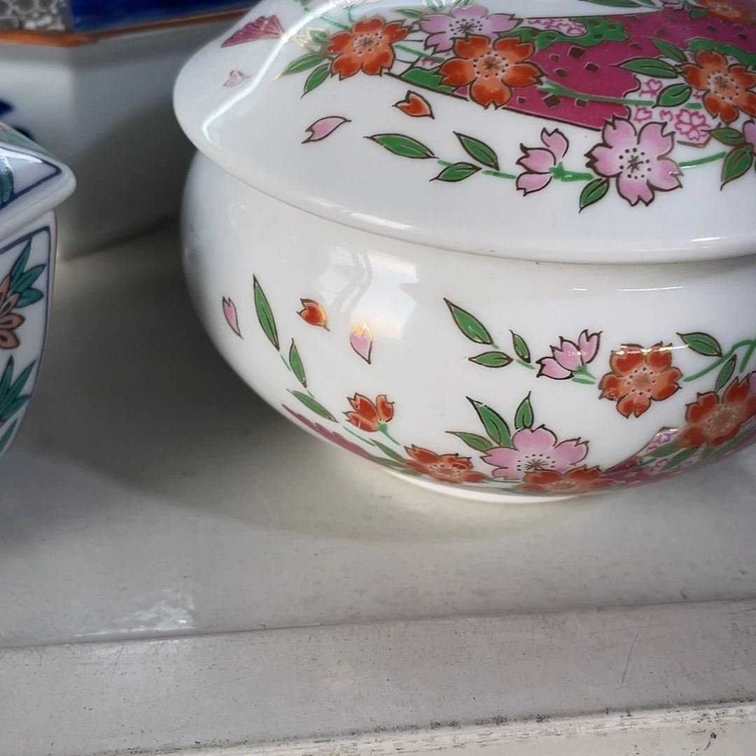 瓷片得**厚我不敢看电视我要把它拍