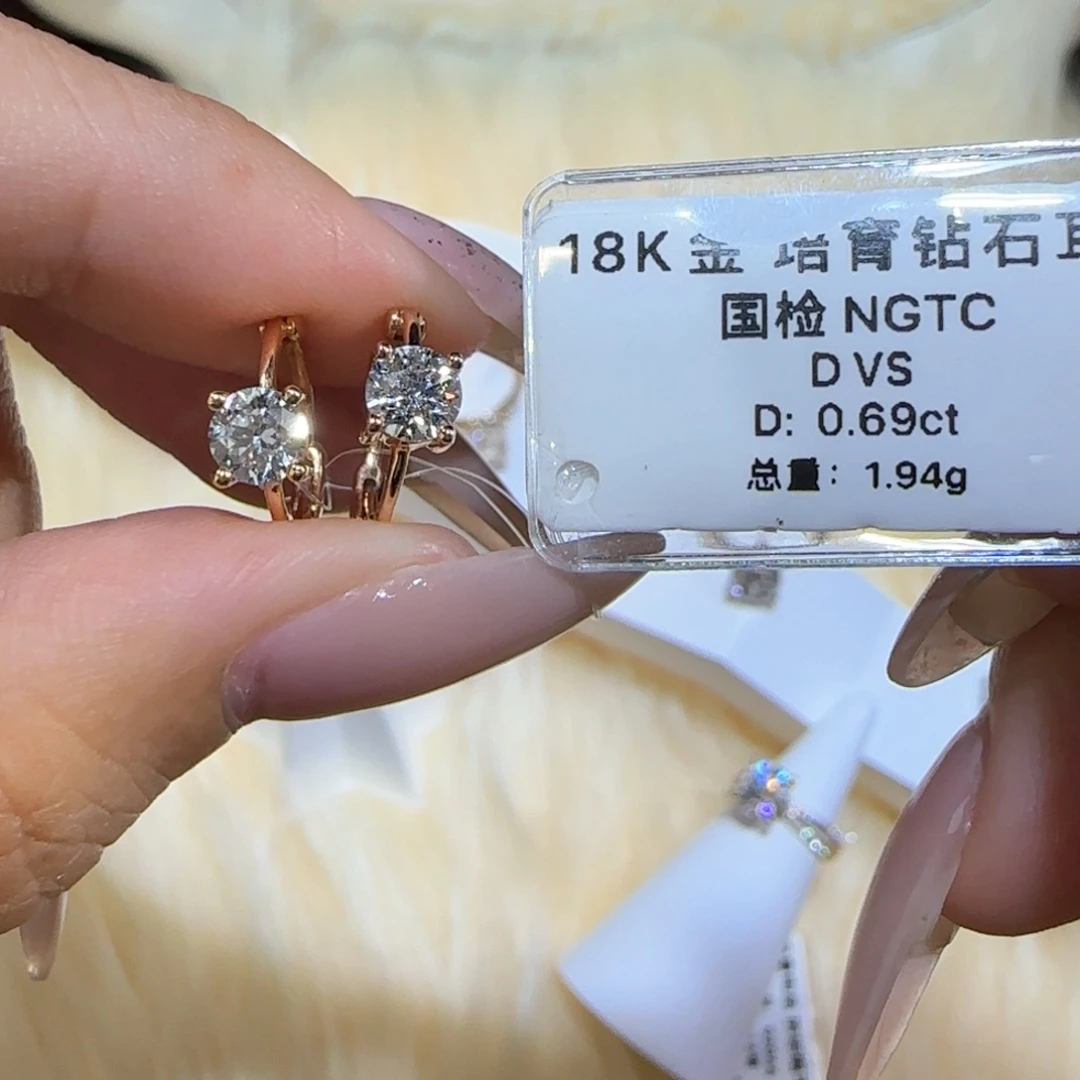 实验室培育钻石18K金镶嵌耳环