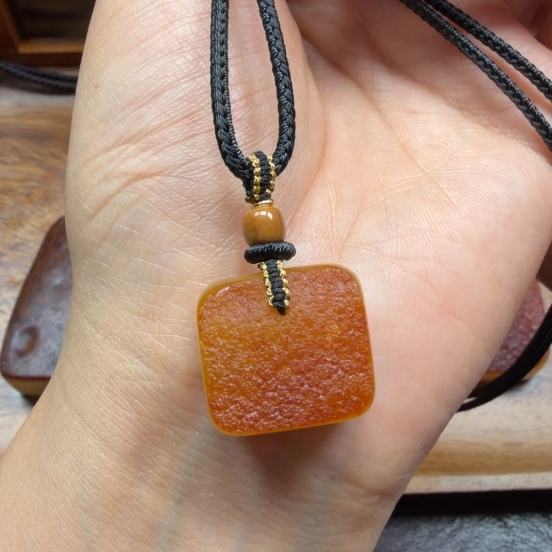 琥珀未镶嵌吊坠(赠链)
