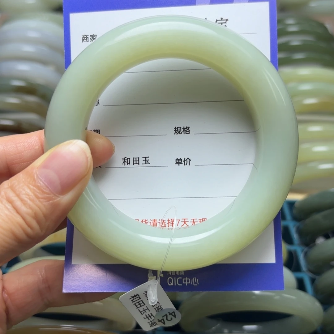 伟***吖和田玉未镶嵌颈饰