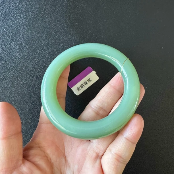 【粉青荧光细料约55mm】和田玉俄七夹层荧光细料约55*12*12mm胖圆条