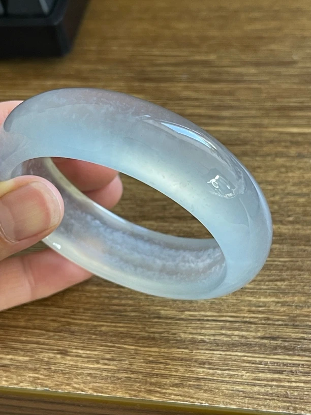 天然原矿巴西冰飘雪花棉玛瑙玉髓手镯轮胎饱满天空蓝底玻璃底起刚