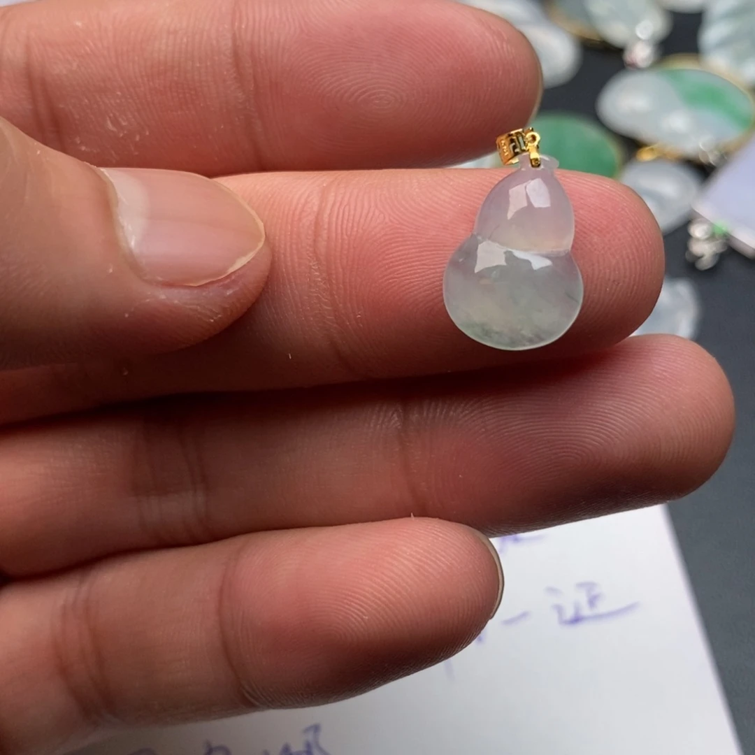 颈饰18K金镶嵌翡翠