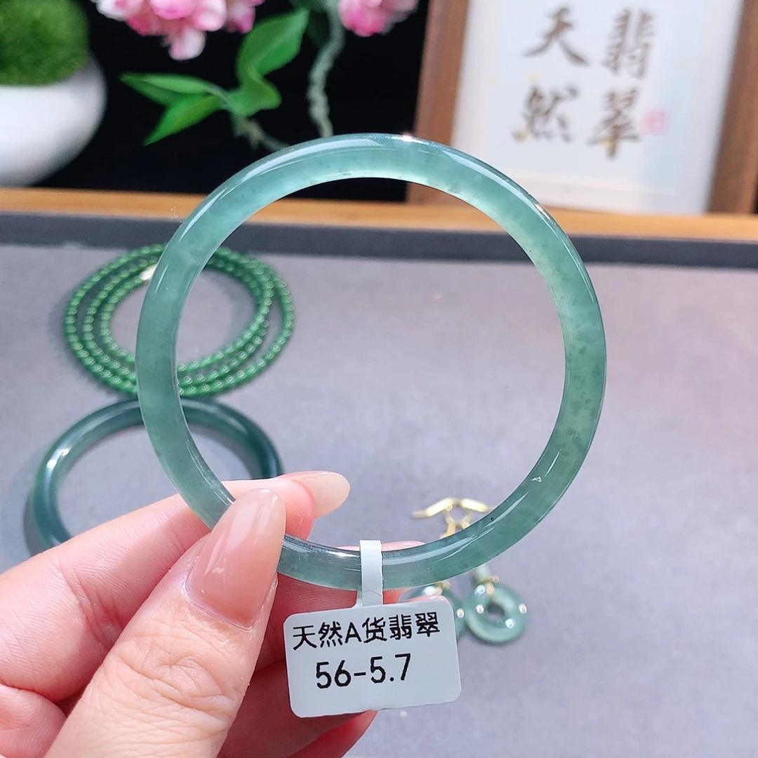 未镶嵌手镯（圆镯）翡翠
