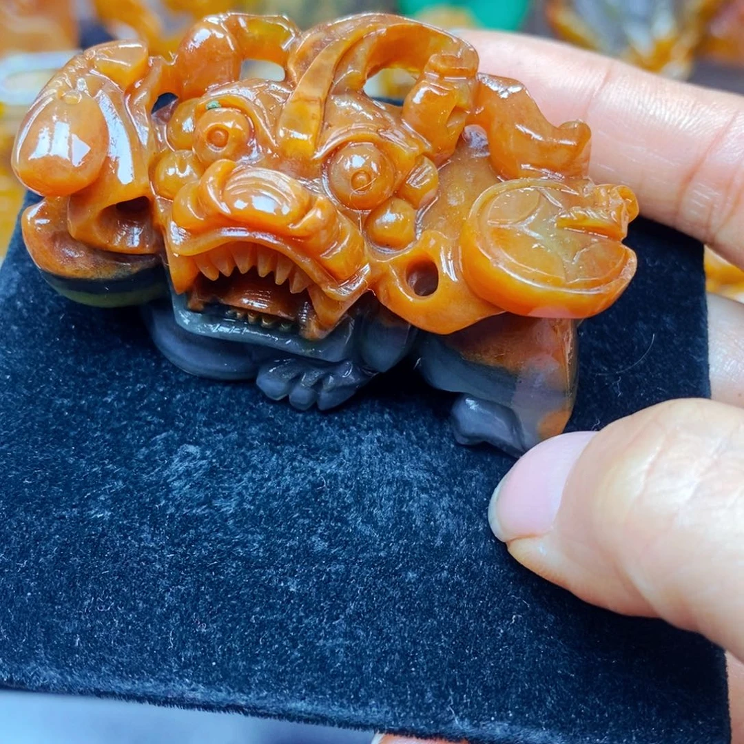 未镶嵌石英质玉(黄龙玉)颈饰
