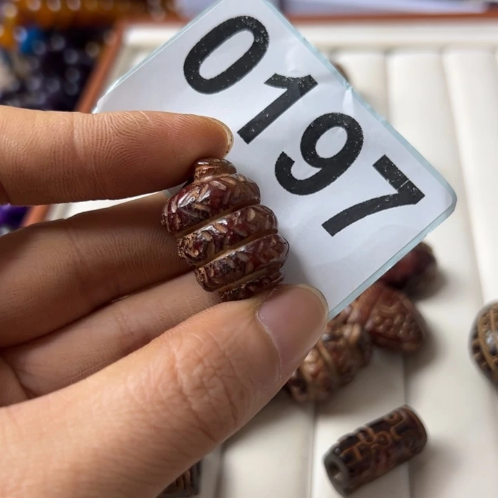 老***人和田玉（糖玉）未镶嵌颈饰