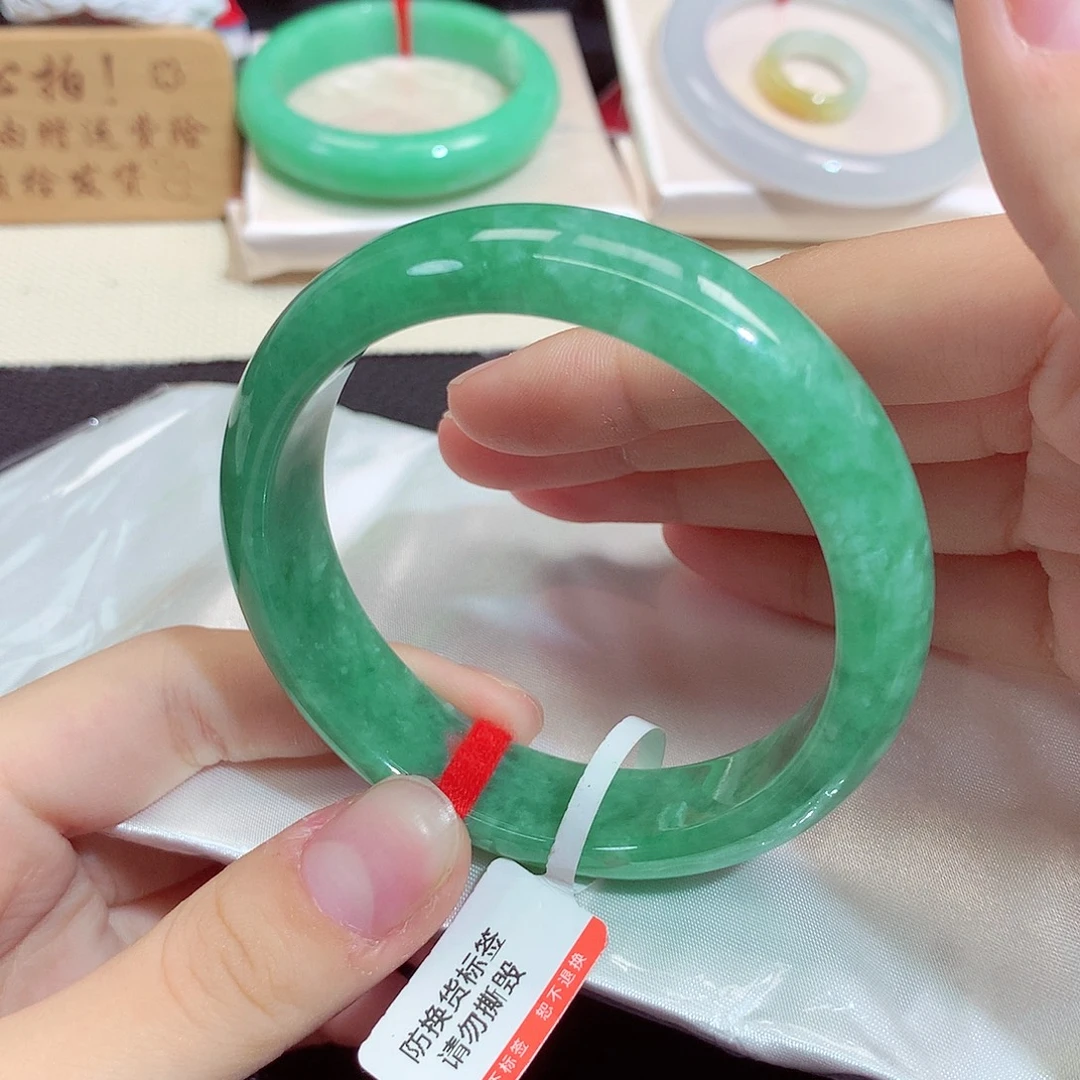 翡翠未镶嵌手镯7055