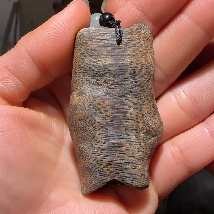 沉香吊坠海南老白棋沉水吊坠12.8克