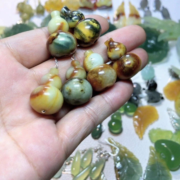 【闪购商品】蛇纹石玉耳环未镶嵌?***?