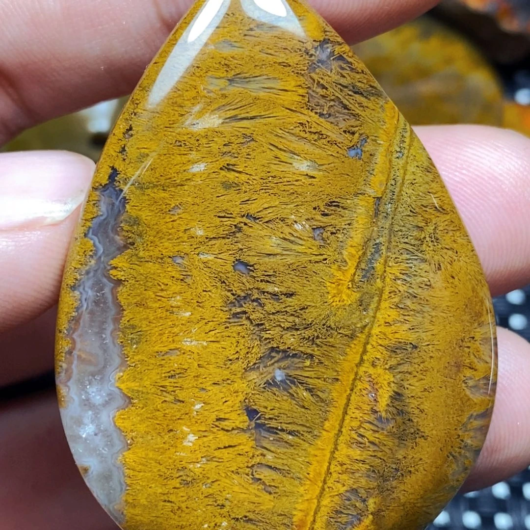 未镶嵌颈饰玛瑙/玉髓大*