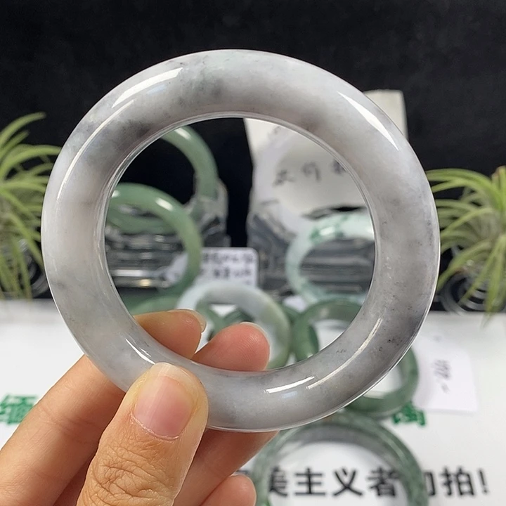 未镶嵌手镯翡翠87号。 55.5圈