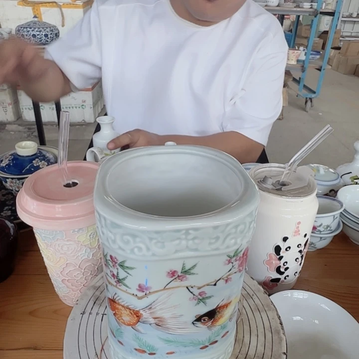 景德镇高温陶瓷碧波金光笔筒