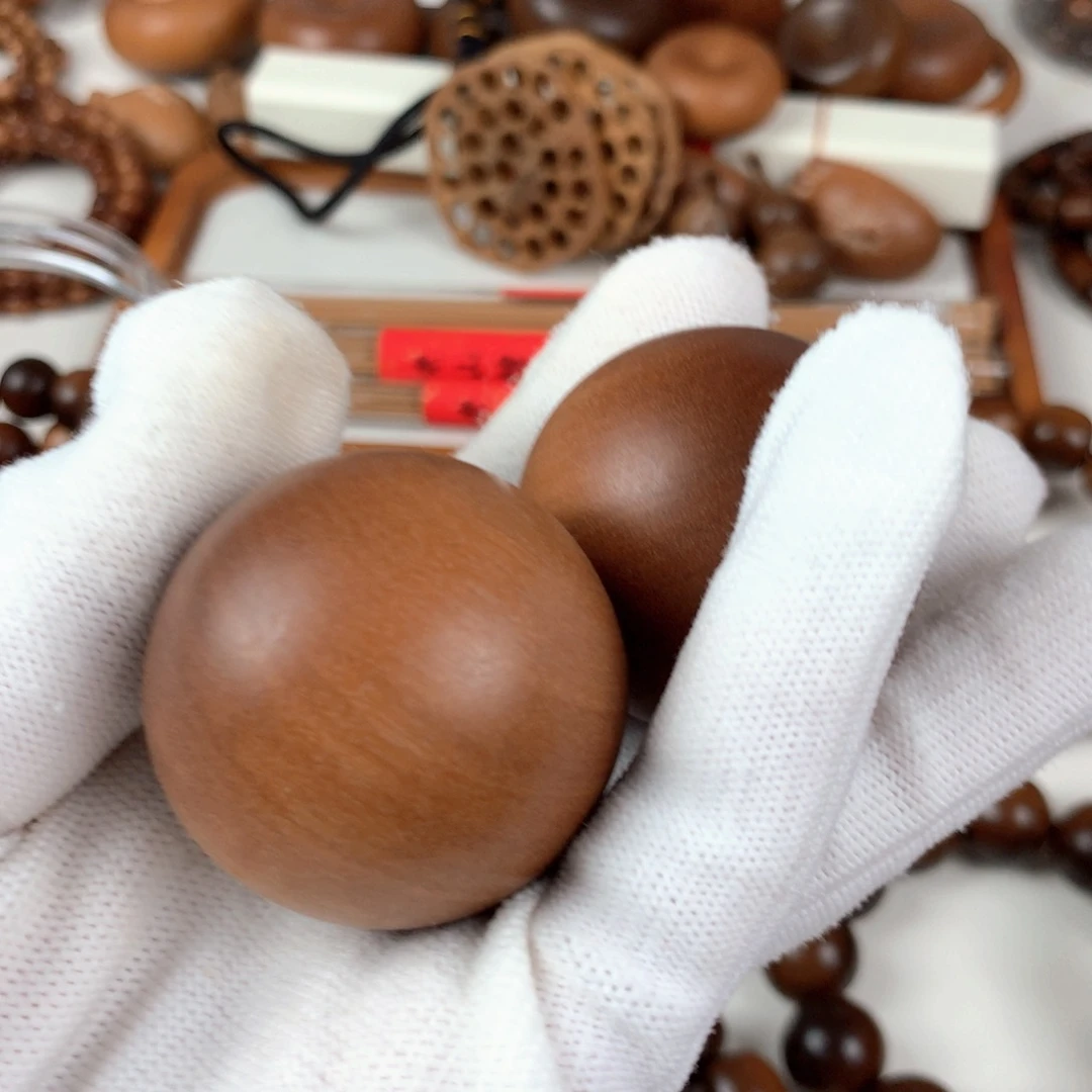 子***特木质类 檀香木老山檀香红肉手球4.奶香